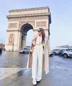 Paris Outfit Autumn, Paris Date Night Outfit, Paris In December Outfits, Outfits For Paris Winter, Winter Outfits Paris, Paris Style Outfits, Paris Outfits Winter, Outfits For Paris, Outfits To Wear In London