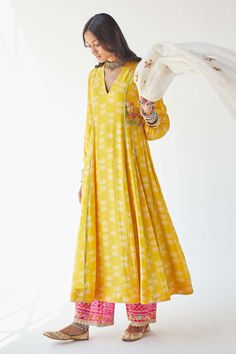 Puff Sleeve Kurta, Stylish Frocks, Kurta Set For Women, Shell Print, Cotton Kurti Designs, Kurta Designs Women, Indian Designer Outfits