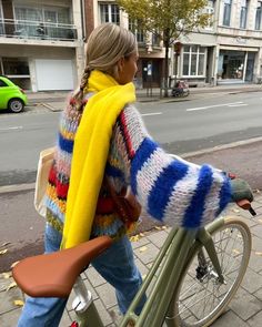 Fashion 90s Style, Fall Stripes, Fashion 70s, Sweater Autumn, Fashion Figures, Warm Sweaters, Sweater Material, Mode Inspo, Fall Fashion Trends