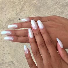 White Chrome Nails, Nail Appointment, Nagellack Trends, Celebrity Nails, White Acrylic Nails, Nail Polish Trends, White Nail Polish, Pearl Nails