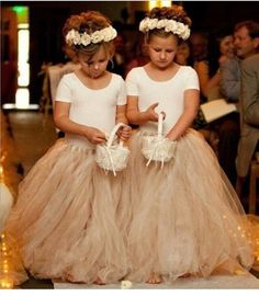 Flower girls ~ S & L Flower Girl Outfit Ideas, Fancy Flower Girl Dresses, Fall Halloween Wedding, Pink And Grey Wedding, Hood Wedding, Flower Girl Dresses Short, Girl Dresses For Wedding, Dresses For Wedding Party, Champagne Flower Girl