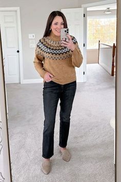 Jo-Lynne Shane is sharing some of her favorite casual sweater outfits for fall that make getting dressed easy, stylish, and comfy. These outfits ideas are perfect for running errands, meeting friends for coffee, or just working from home. Follow for more fall fashion, women's top, styling tips for women over 40. Casual Sweater Outfits, Outfits For Fall, Meeting Friends, Casual Sweater, Getting Dressed