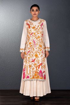 Beautiful off-white khadi embroidered floor length double layered dress by Purvi Doshi. Shop the complete collection from Pure-Elegance. Double Layered Kurti Designs, Purvi Doshi, Shoe Embroidery, Double Dress, Desi Outfits, African Dresses Modern, Simple Kurti Designs, Layered Dress, Designer Outfits