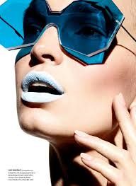 Blauwe Bril Gucci Westman, Throwing Shade, Beauty Shoot, Elle Magazine, Oakley Men, Sunglasses Fashion, Feeling Blue, Blue Skies