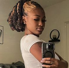 Kali Rapper, Long Locs Hairstyles, Hoodie Hair, Female Dreads Hairstyles, Dyed Locs, Hair Like Wool, Loc Inspiration, Loc Hairstyles, Beautiful Locs