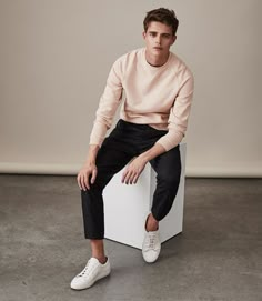 Outfit Hombre Casual, European Mens Fashion, Mens Fashion Clothing, Minimalist Fashion Men, Formal Men Outfit, Mens Fashion Sweaters, Dyed Sweatshirt, Stylish Men Casual, Mens Casual Dress Outfits