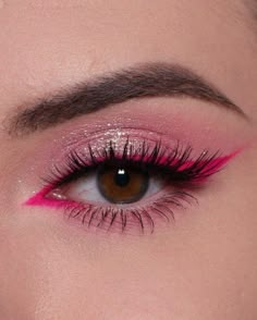 Barbiecore Aesthetic Makeup, Summer Eyeliner Looks, Pink Stage Makeup, Flamingo Makeup, Peach Prc, Shower Makeup