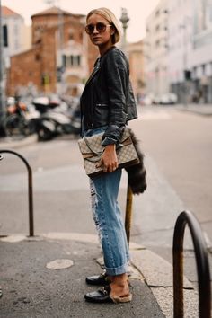 Mules Shoes Outfit, Princetown Gucci, Looks Jeans, Loafers Outfit, Cropped Leather Jacket, Street Style Inspiration