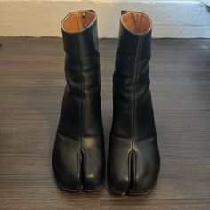 Maison Margiela, 37.5 Maison Martin Margiela Shoes, Broken Foot, Maison Margiela Tabi, Margiela Tabi, Margiela Shoes, Martin Margiela, Lady Gaga, Bootie Boots, Ankle Boot