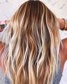 White Highlights: 21 Hair Color Ideas That Are Insta Worthy Summer 2020 Hair Color Trends, October Hair, Beachy Blonde Hair, Beach Blonde Hair, Surf Hair, Highlights White, Beachy Hair, Golden Blonde Hair, Eternal Youth