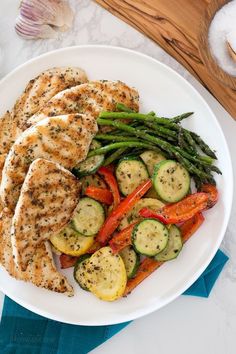 Almuerzo balanceado Chicken And Veggie Recipes, Grilled Garlic, Health Dinner Recipes, Optimal Health