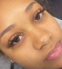 Classic Mink Lash Extensions, Wispy Lashes Black Woman, Hybrid Lashes Black Women, Natural Lash Extensions Black Women, Simple Lash Extensions, Light Wispy Eyelash Extensions, Almond Eye Lash Extensions, Full Volume Lash Extensions, Wispy Classic Lash Extensions