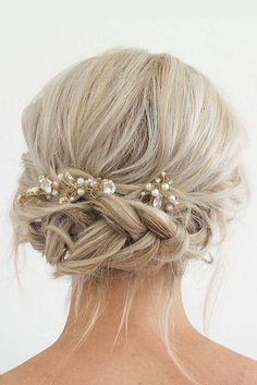 Trendy Updos for Medium Hair ★ See more: http://lovehairstyles.com/trendy-updos-for-medium-hair/ Medium Hairstyle, Summer Wedding Hairstyles, Wedding Hairstyles Bridesmaid, Beautiful Bridal Hair, Evening Hairstyles, Boho Wedding Hair, Prom Hairstyles For Short Hair, Short Wedding Hair