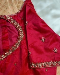 Pink Blouse Hand Work Designs, Simple Border Maggam Work Design, Simple Border Blouse Designs, Simple Maggam Work Neck Designs, Ariwork Blouse Designs Simple, Blouse Work Designs Latest Simple, Simple Elegant Aari Work Blouse Design, Flower Aari Work Blouse Designs, Tread Work Blouse Designs Simple