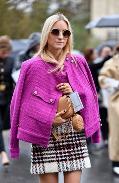 Chanel Street Style Casual, Chanel Street Style, Glasses Ideas, Chanel Jacket, Winter Mode, Chanel Paris, Chanel Fashion, Looks Chic