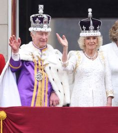 the queen and prince of england wave from their balcony