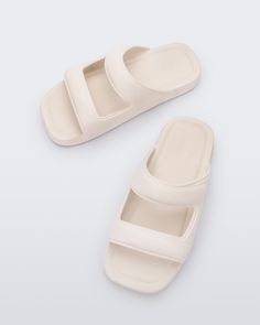 Melissa Free represents more than style: it is expression and adventure. The collection's new slide combines power and comfort. Made with bio-based EVA derived from sugar cane, a light, and sustainable raw material. Comfortable Everyday Synthetic Slides, Beige Slides For Summer Outdoor, Comfortable Synthetic Slides For Everyday, Comfortable Everyday Slides, Casual Cream Synthetic Slides, Casual Cream Slides With Textured Footbed, Lightweight Synthetic Slides, Casual Cream Slides, Lightweight Functional Synthetic Slides