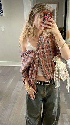 Ambiguous Outfits, Fall 2024 Aesthetic Outfits, Streetwear Outfit Ideas For Women, Rebelution Concert Outfit, Button Up Shirt Outfit Aesthetic, Summer Outfits 2024 Street Style, Summer Streetwear Outfits, Plaid Aesthetic, Streetwear Fashion Summer