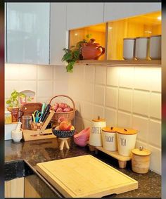 Small Indian Kitchen Organisation, Rent Room, Trendy Kitchen Design, Warm Wood Tones, Latest Kitchen Designs, Simple Living Room Decor, Kitchen Shelf Decor, Colourful Living Room Decor