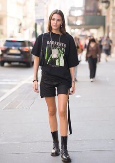 Berlin Rave, Outfits Minimal, Festival Dresses, Trending Looks, Vittoria Ceretti, Minimalist Street Style, Off Duty Outfits, Models Off Duty Style, Fashion Content