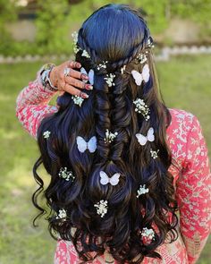 Butterfly Hairstyle, Quince Hairstyles With Crown, Pretty Quinceanera Dresses, Hoco Hair Ideas Medium, Beautiful Hair Accessories, Quince Hairstyles, Butterfly Hair, Quince Dresses