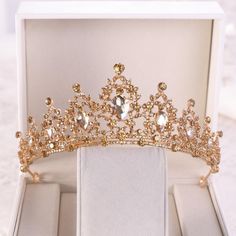 Would you like to look nice to have the best jewelry and be a beautiful bride at weddings then for you the best choices are bredlily#bridelily #weddingpieces#weddingjewelries Quinceanera Tiaras, Charro Quinceanera Dresses, Queens Tiaras, Champagne Gold Color, Bridal Headwear, Beautiful Tiaras, Gold Tiara, Gaun Fashion, Princess Tiara