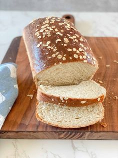 Make a beautiful loaf of honey oat sourdough sandwich bread with this simple recipe. The soft crumb and firm crust of this loaf make perfect slices for sandwiches and toast Honey Oat Sourdough, Sandwhich Bread, Sourdough Sandwich Bread, Sourdough English Muffins, English Muffin Bread, Sourdough Sandwich, Bread Starter