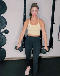 RACHEL HULTEEN - CPT & NUTRITION COACH on Instagram: "10 minute total body workout that will challenge you! 
* equipment used: 5 and 10 pound dumbbells 
1. Squat w/ alternating twist (1 minute) 
2. Standing crunch (1 minute) 
3. Balanced hammer curls ( 30 seconds per side) 
4. Squat w/tricep extension (1 minute) 
5. Alternating side lunge (1 minute) 
6. Upright diagonal raises (1 minute) 
7. Dead bug single arm chest press (1 minute per side) 8. Bear hold (1 minute) 
9. Glute bridges w/ skull crusher (1 minute) 
If you have time shoot for two rounds 😜" Body Workout