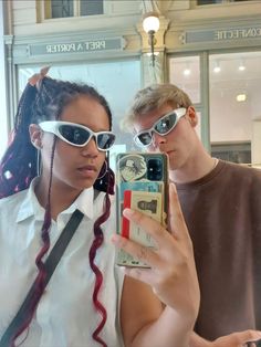 Best friends | cool duo | aesthetic | bestie | friendship aesthetic | cool glasses | inspo Duo Aesthetic, Friend Duo, Glasses Inspo, Aesthetic Friend, Aesthetic Cool, Cool Glasses, Van