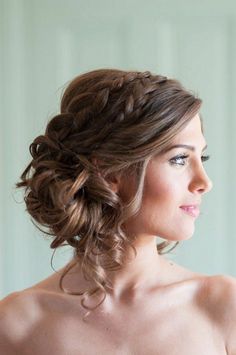 Coiffure mariée chignon romantique More Bridesmaid Hair Side, Side Bun Hairstyles, Cute Prom Hairstyles, Wedding Hairstyles For Medium Hair, Hairstyles Braid, Side Bun, Minimal Techno, Simple Prom Hair