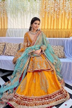 Must-Have In Your Trousseau: Pakistani Ghararas & Shararas | Apart from their kohl-rimmed eyes and elaborate jewellery choices, one thing we laud our Muslim brides for is definitely their prowess for picking the most old-worldly shararas and ghararas for their trousseau! Mayoon Bride, Lehenga Color Combinations, Flower Gown, Mehndi Outfit, Haldi Outfits, Mehndi Dress, Latest Bridal Lehenga, Desi Outfits, Bridal Dress Fashion