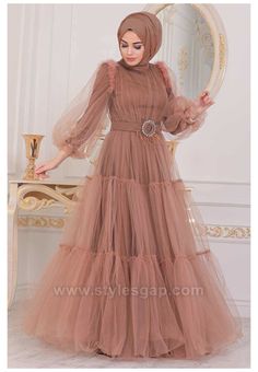 Gown Party Wear, Pakistani Fancy Dresses, Mode Abaya, Indian Gowns Dresses, Muslim Fashion Dress, Sleeves Designs For Dresses, Muslim Dress, Designer Party Wear Dresses, Stylish Party Dresses