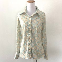 1970s slightly stretchy pastel floral western blouse with snap buttons. Vintage Tops With Snap Buttons For Spring, Fitted Spring Shirt With Snap Buttons, Fitted Shirt With Snap Buttons For Spring, Fitted Blouse With Snap Buttons For Spring, Western Blouse, Vintage Slip Dress, 70s Floral, Leisure Suit, Vintage Slips