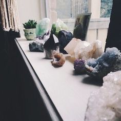 Windowsill Altar, Crystal Gardens, Charging Crystals, Crystal Vibes, Smart Tiles, Crystal Aesthetic, Crystal Display, Cleansing Crystals, Pretty Rocks