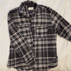 -Brand New Condition -Worn Only Once And No Flaws -Very Soft And Warm -Cute Colors -Can Be Thrown Over A Shirt Or Light Sweatshirt -Cute Fall/Winter Essential -Fits Xs-S Fall Winter Essentials, Sweaters Women, Flannel Women, Universal Thread, Fall Winter, Sweaters For Women, Thread, Brand New, Sweatshirts