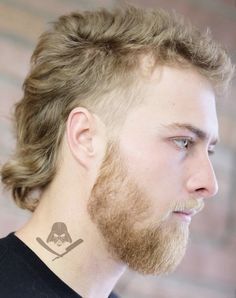 Men Mullet, Mens Mullet, Modern Mullet Haircut, Fade Men, Mullet Fade, Date Hairstyles, Monochrome Makeup Look, Long Mullet, Hairstyle Men