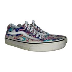 Features: • Brand: Vans • Type: Shoes • Style: Fashion Sneakers • Line: Old Skool • Toe: Round • Heel: Flat • Pattern: Floral, Flower • Made in China • Soles: Rubber • Closure: Lace-Ups • Color: White, Pink, Blue • Features: Leather Logo • Material: Textile, Canvas • US Size: Men's 4.5, Women's 6, Unisex • UK Size: 3.5 • EU Size: 36 • Condition: Shows dirt spotting, Some wear MEASUREMENTS: Length of Outsole: 9.5 in / 24 cm Width at widest point: 3.5 in / 9 cm Height from sole to top of shoe: 3.2 Vans Colorful, Flat Pattern, Logo Material, Flats Patterns, Low Top Sneakers, Leather Logo, Floral Flower, Old Skool, Pattern Floral