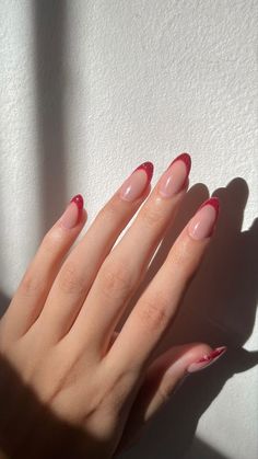 Red Sparkly Tip Nails, French Nails With Red Glitter, Sparkle Red French Tip Nails, Nails Inspiration Red French, French Red Christmas Nails, Nails Xmas 2023, Nail Inspiration Christmas Simple, Sparkly Red French Tip Nails Christmas, Red Fresh Tip Nails