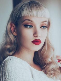 Rockabilly or Pinup Makeup Looks Micro Pony, Rockabilly Makeup, Betty Bangs, Beige Blond, Pin Up Makeup, Retro Makeup, Rockabilly Hair, Pin Up Hair, Classic Hairstyles