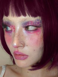 Cybercore Makeup, Id Makeup, Red And Purple Hair, Iridescent Makeup, 얼굴 드로잉