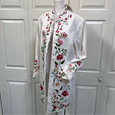 Very Beautiful Coat By Victor Costa. Women’s Plus Size 1x. The Color Is White With Pink And Red Flowers. Lined. Cotton Blend. The Measurements: Length 35”, Armpit To Armpit 23,5”, Shoulders Side To Side 18,5”, Sleeves From Shoulder 23” The Condition Is Good, New With Tag. Spring Embroidered White Outerwear, White Embroidered Spring Outerwear, Spring White Embroidered Outerwear, White Embroidered Outerwear For Spring, Embroidered Fall Outerwear For Daywear, Embroidered Outerwear For Fall Daywear, Embroidered Outerwear For Daywear In Fall, Black Bolero Jacket, Pink Leather Jacket