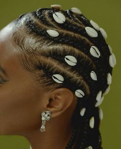 Cornrow Jewelry, Claw Clip With Beads, Spiritual Hairstyles, Braids Aesthetic, Hair Down Styles, Hair Braid Patterns, Cornrows Natural Hair, Big Box Braids Hairstyles, Braided Cornrow Hairstyles