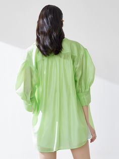 MO&Co. Women's Puff Sleeve Pocket Shirt - Classic shirt x puff mid-sleeve design- Large 3D flap pocketCode : MBB2SHT015&MBC2SHTT13Length of size M is 73cmWhite : Model is 175cm tall and wearing a size M MATERIALS & CARE : Material : 83.3% Lyocell 16.7% PolyesterHand wash separately below 30°CDo not machine wash, do not bleachHang to dry in the shade, do not dryIron at low temperature, do not soakWash with neutral detergentPlease select your own size in the size chart according to your figure and Spring Collared Tops With Gathered Sleeves, Casual Green Tops With Gathered Sleeves, Daywear Shirt With Puff Sleeves, Puff Sleeve Blouson Shirt For Daywear, Spring Puff Sleeve Shirt With Cuffed Sleeves, Summer Tops With Cuffed Lantern Sleeves, Summer Lantern Sleeve Top With Cuffed Sleeves, Relaxed Fit Tops With Gathered Sleeves And Button-up, Relaxed Fit Button-up Tops With Gathered Sleeves