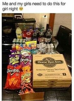 Drinks Liquor, Diy Movie Night, Sleepover Snacks, Movie Night Food, 100 Calorie, Birthday Drinks, Girl Night, Fun Sleepover Ideas