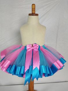 This tutu has two colors, pink and turquoise. Made with tulle, ribbons and elastic. Made at different sizes and have socks included. Baby girl tutu, toddler tutu. Toddler outfit. Rainbow tutu skirt. My tutus are all made by sewing and ironing. It has a perfect finish. Christmas Dress Girl, Baby Christmas Dress, Baby Tutu Dress, Baby Tutu Dresses, Christmas Dress Baby