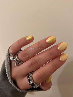 Yellow Cat Eye Nails, Smink Inspiration, Minimal Nails, Makijaż Smokey Eye, Nail Idea, Beauty Inspo, Get Nails, Yellow Nails