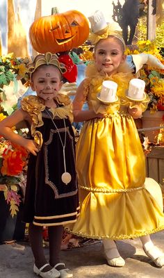 I LOVE Cogsworth's costume!! I really don't want the typical cardboard layover but it's not practical for dancing. This could work as a tunic-length dress, with the pendulum as a necklace. The headband really pulls it all off! ALSO -- interesting how Lumiere is costumed as a girl! Something to consider :D Beauty And The Beast Party, Diy Costume, Scary Halloween Party, Dapper Day, Costume Diy