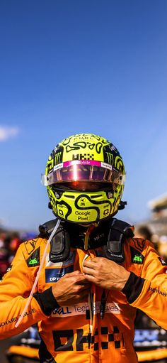 Watch F1, Race Day Outfits, F1 Art, Mclaren Formula 1, Mclaren Cars, Motorsport Photography, Mclaren F1, Formula 1 Car, Lando Norris