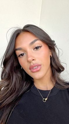 Nude Lip Makeup, Dewy Makeup Look, Classy Makeup, Soft Glam Makeup, Dewy Makeup, Glam Makeup Look, School Makeup, Elegant Makeup, Creative Makeup Looks