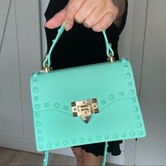 Beautiful Tote Bag In Silicone For Easy Breezy Beach Looks! Fits A An Iphone 12 Pro Or Smaller. Green Beach Bag With Mobile Phone Holder, Trendy Turquoise Tote Bag, Trendy Rectangular Turquoise Shoulder Bag, Trendy Turquoise Rectangular Shoulder Bag, Turquoise Summer Shoulder Bag For Everyday Use, Chic Turquoise Crossbody Bag, Turquoise Rectangular Bag With Detachable Strap, Turquoise Bags For Daily Use In Summer, Turquoise Bags With Detachable Strap For Daily Use